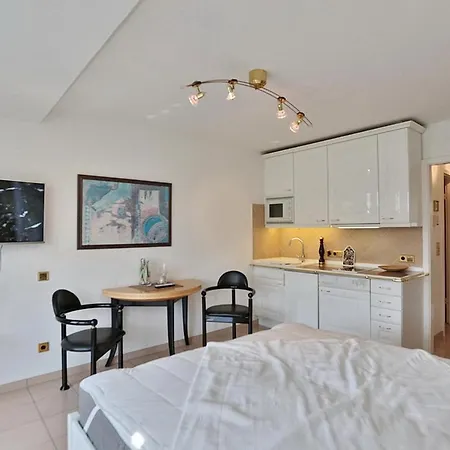 Bergstrasse 62 Bergstrasse 62 19 *